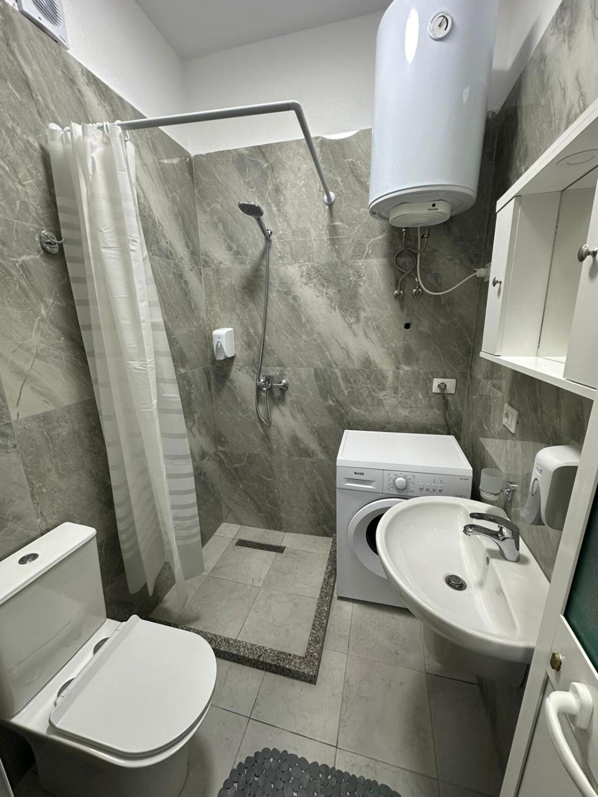 Xhiro N'Shkoder Apartments Esterno foto