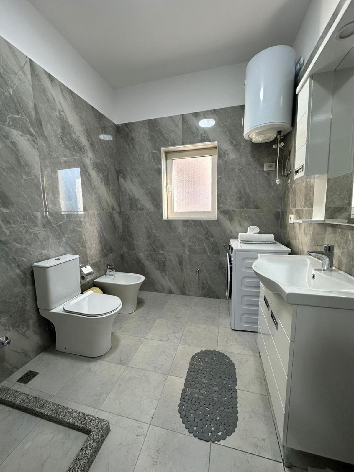 Xhiro N'Shkoder Apartments Esterno foto